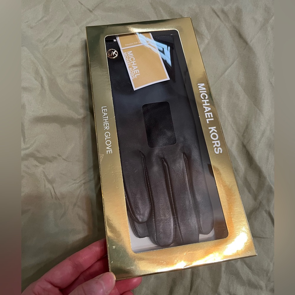 NWT Michael Kors Elegant Black Leather Gloves